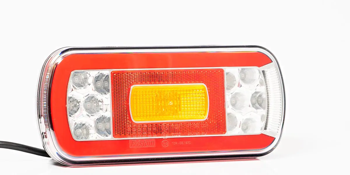 Fristom FT-130 PM LED Фонарь задний универсальный светодиодный LED 12-36 В, 6-функциональный с противотуманным светом, стекло прозрачное, с проводом длиной 1,0м.-0