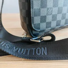 Кожаная сумка Louis Vuitton District PM 26x22 см